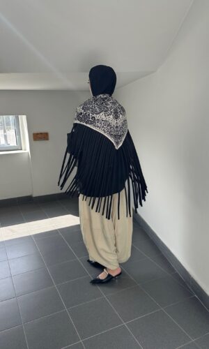 Fringe scarf 01
